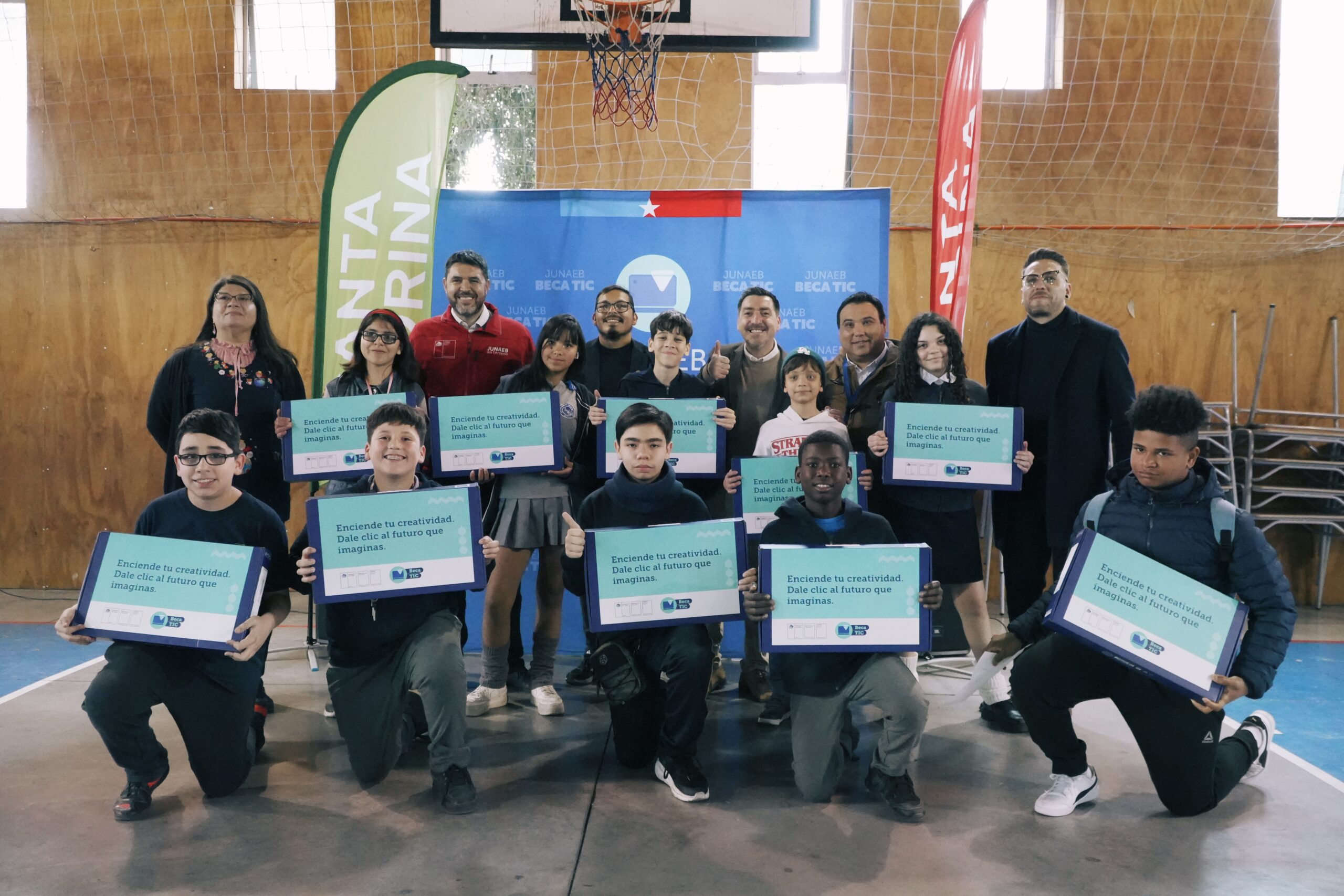 2.375 Estudiantes del territorio recibieron computadores gracias a la Beca TIC 2026